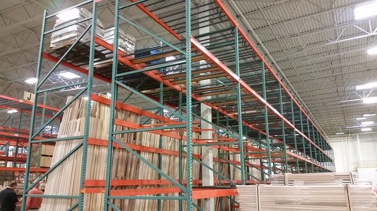 Warehouse pallet racks