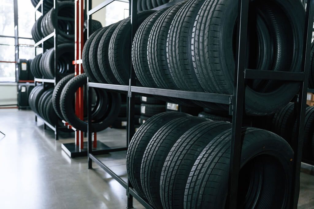 Used tire racking system for organized and efficient tire storage